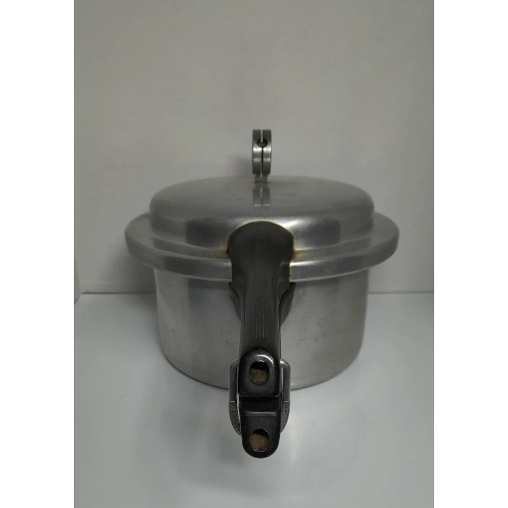 Vintage Mirro-Matic 4Qt Aluminum Stovetop Pressure Cooker‎ USA W Weights, Insert